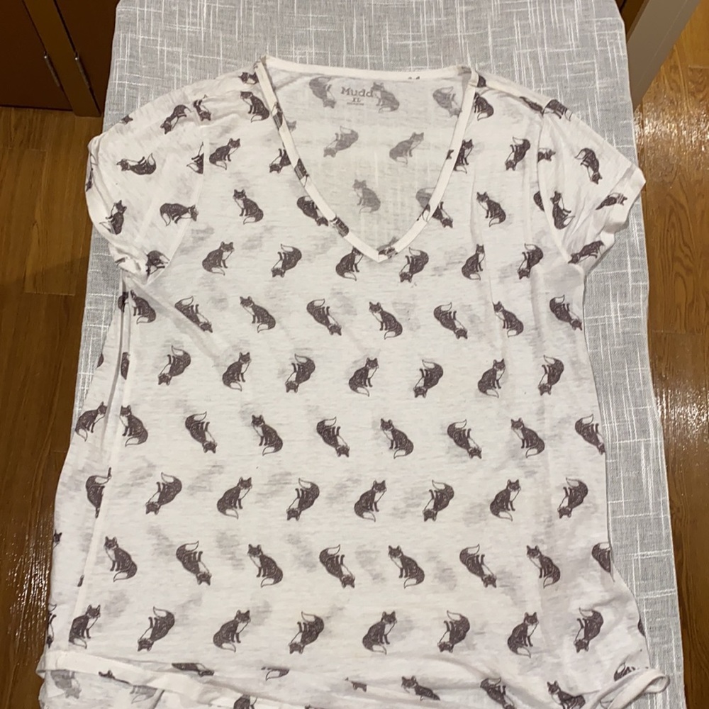 DONATED.  Mudd XL white t-shirt with fox print